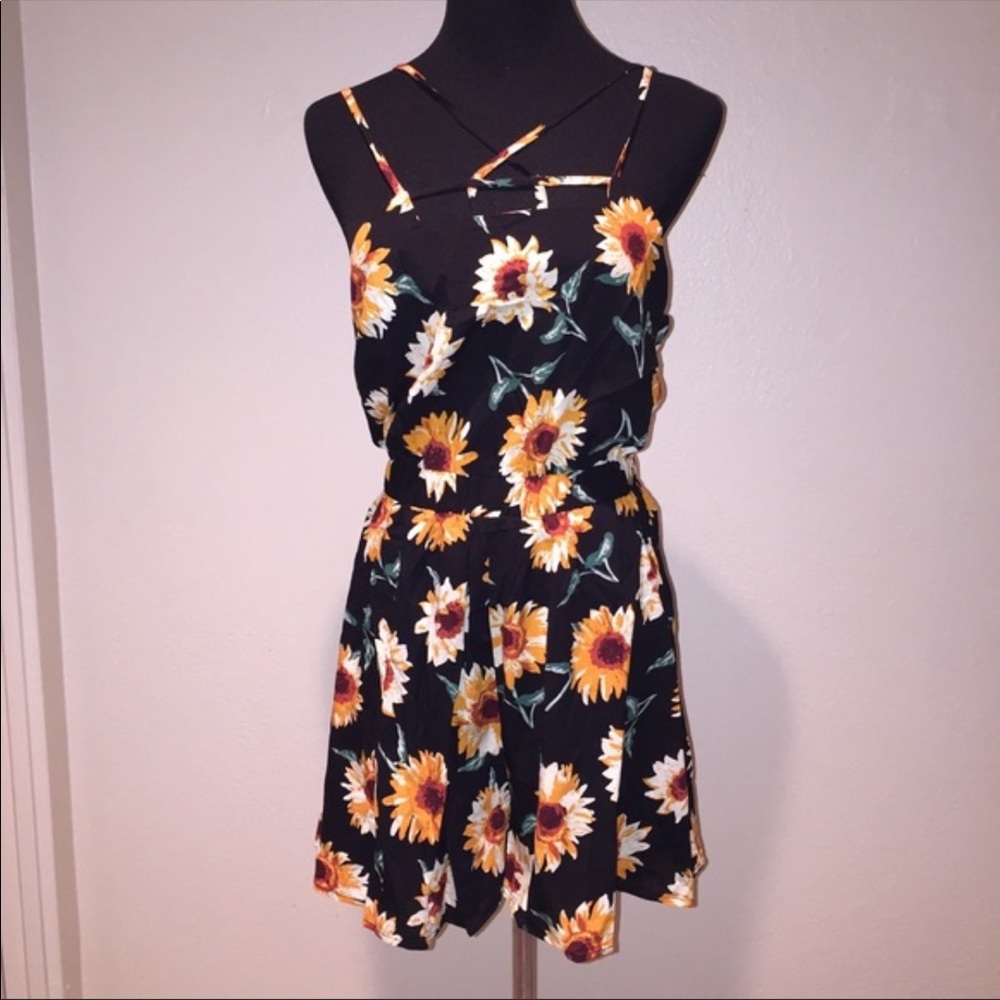 NWT Black & Sub flowers romper, size M